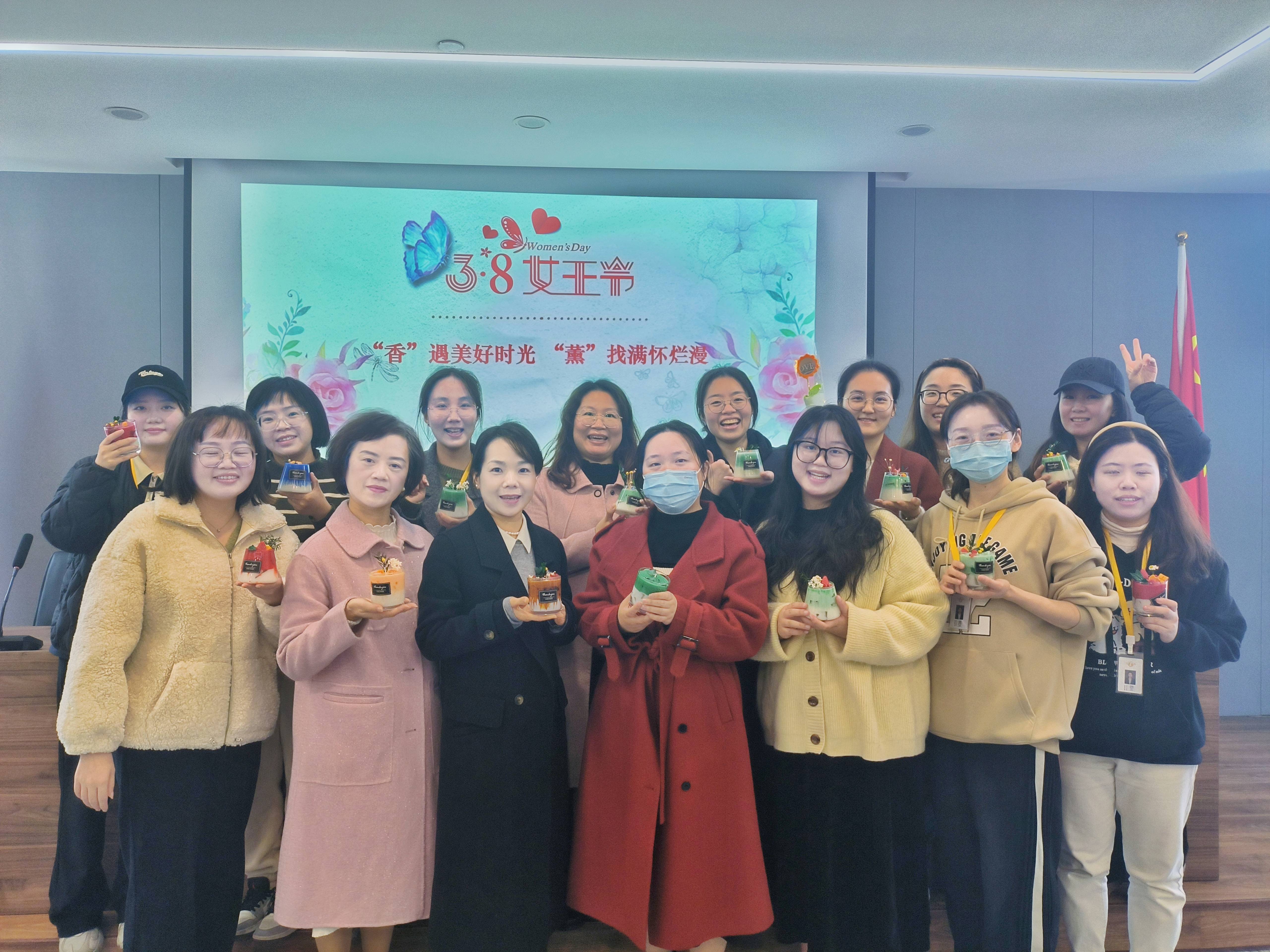 “香”遇美好時光、“薰”找滿懷爛漫丨面粉公司開展三八婦女節(jié)香薰蠟燭手作活動